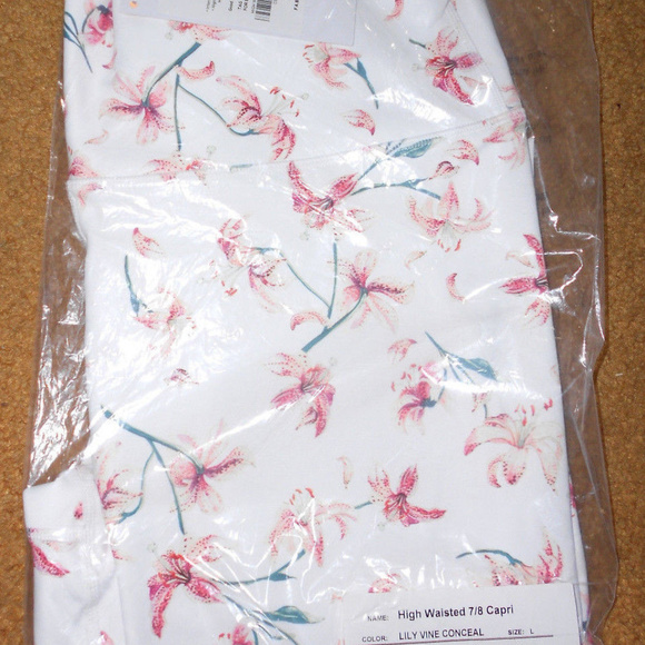 Fabletics High Waist Lily Vine Print Legging L NWT - Picture 4 of 7